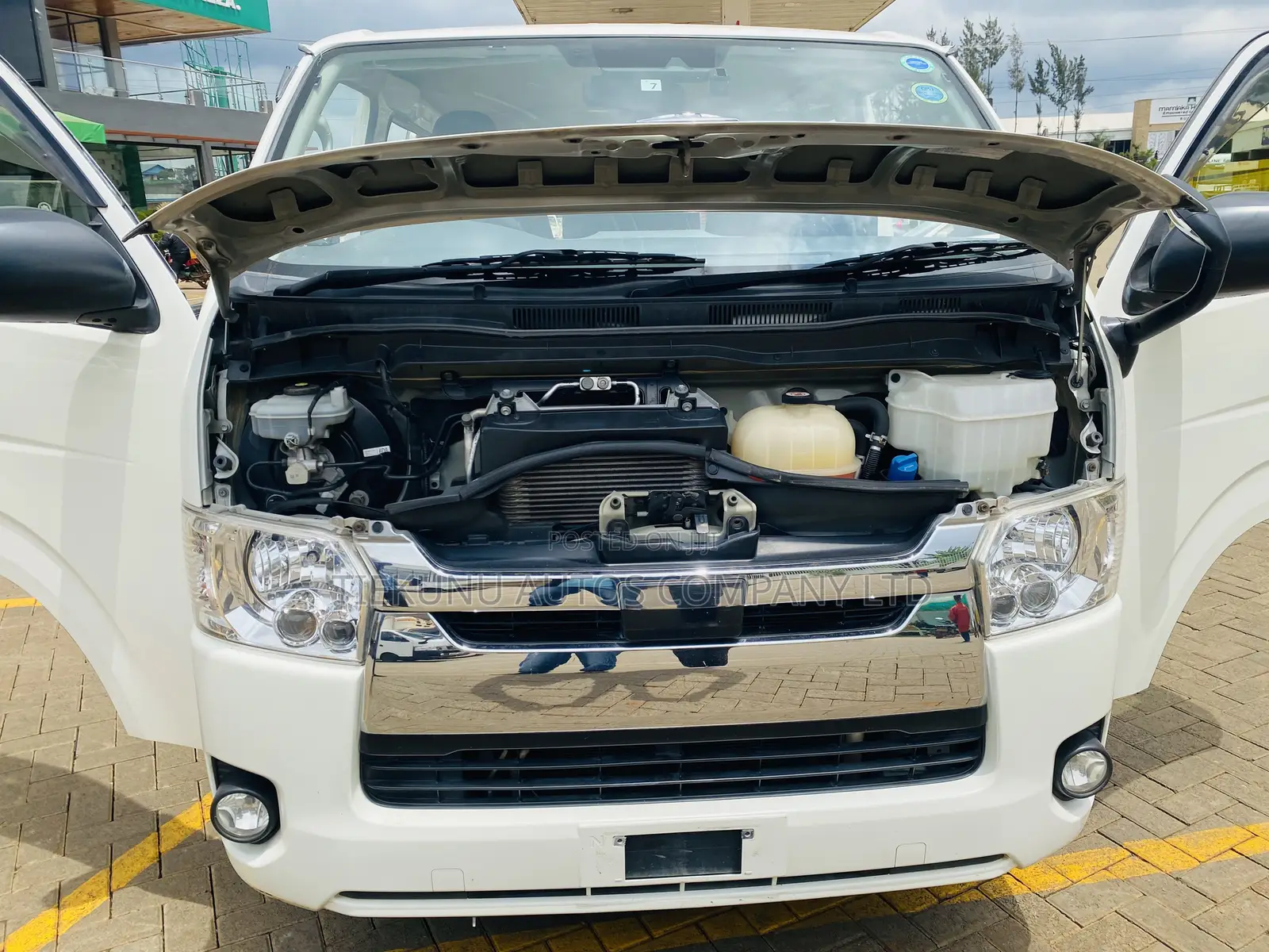 Toyota HiAce 2018 White