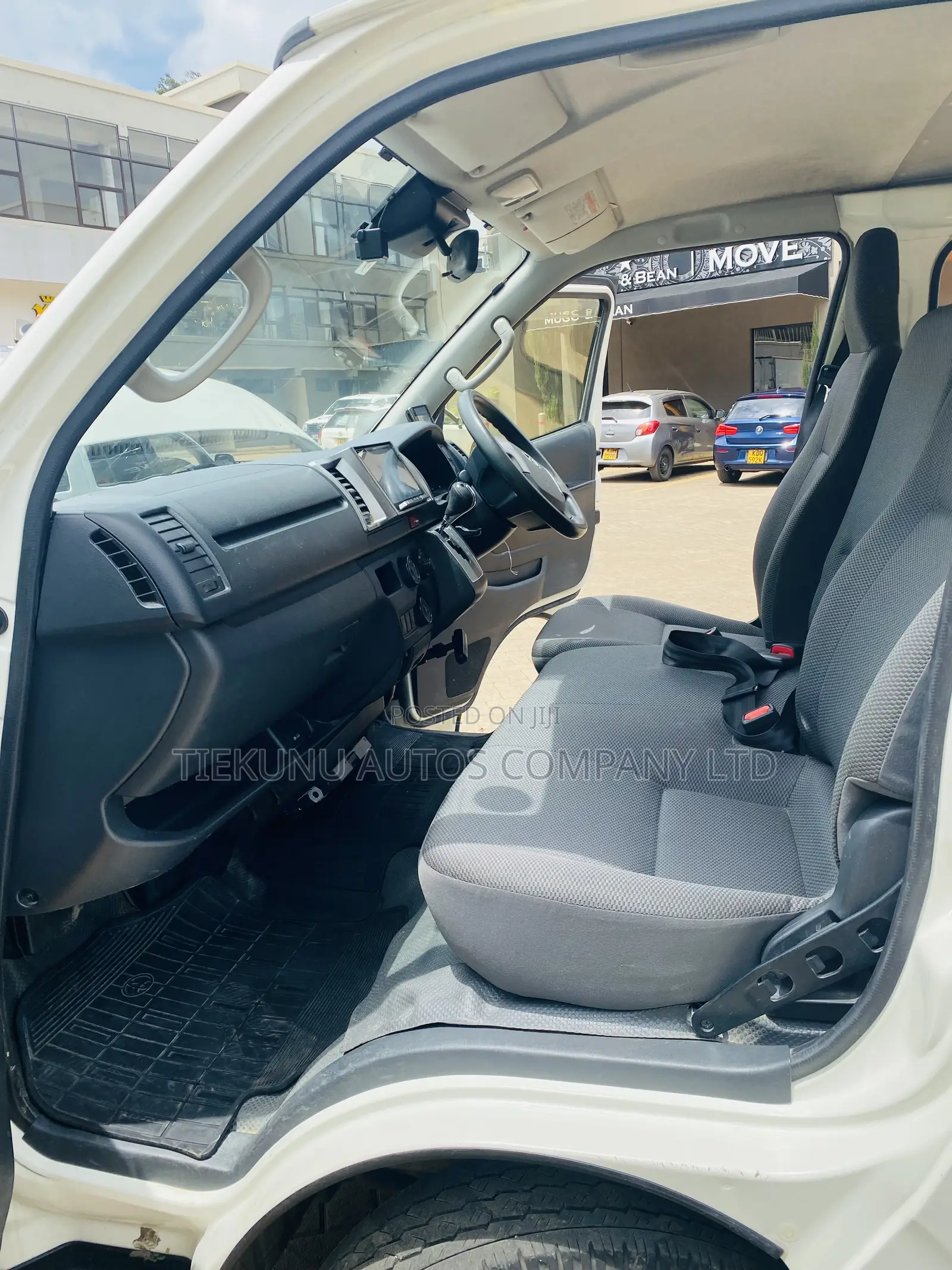 Toyota HiAce 2018 White