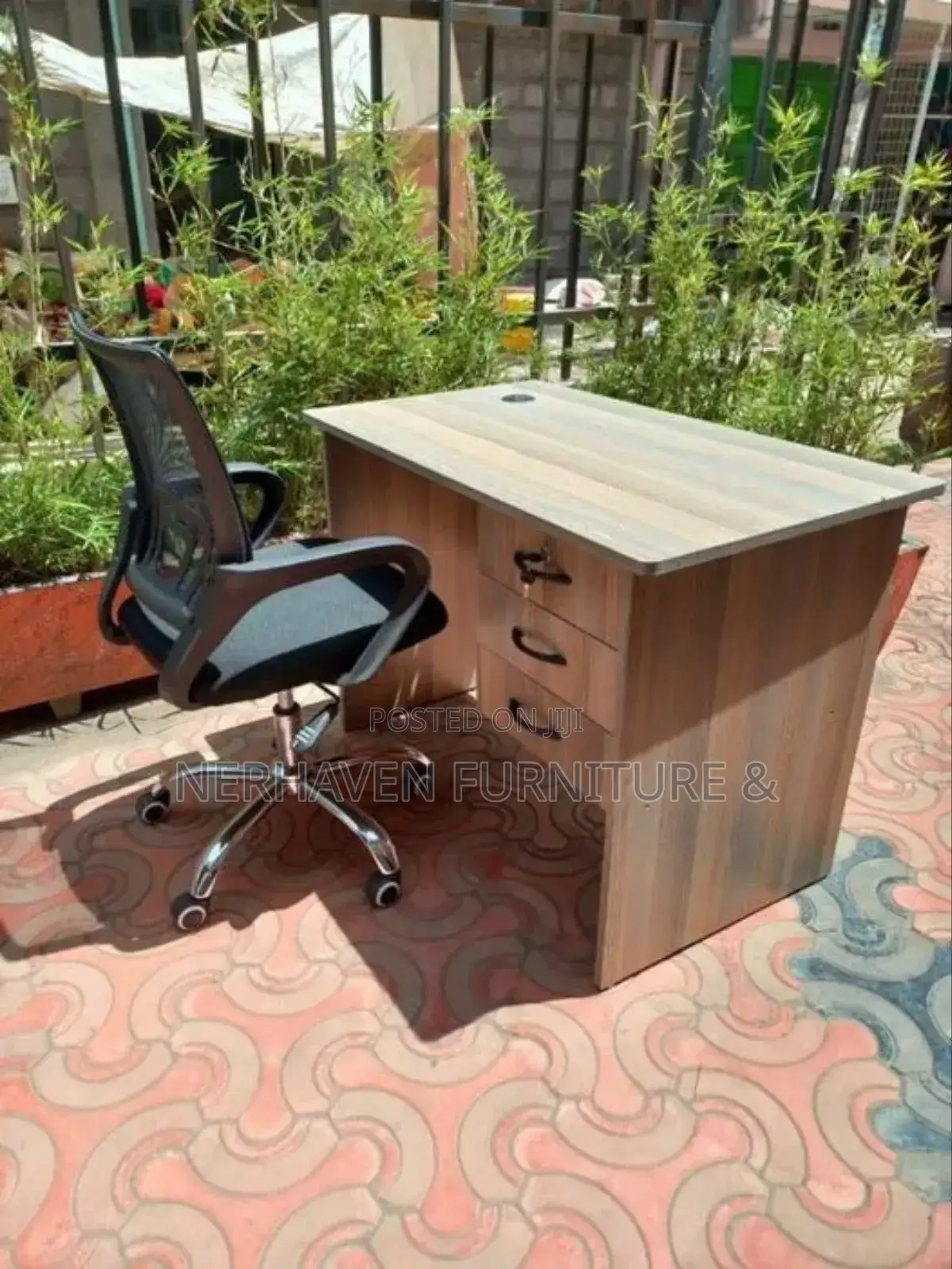 Office Study Desk and Mesh