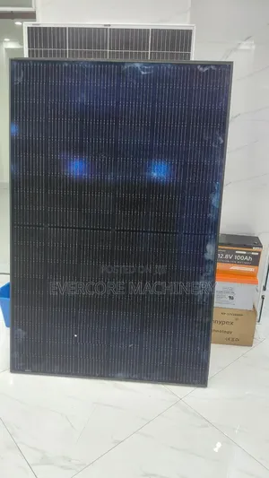 Commercial 300watts Solar Panels Photovoltaic Cells.