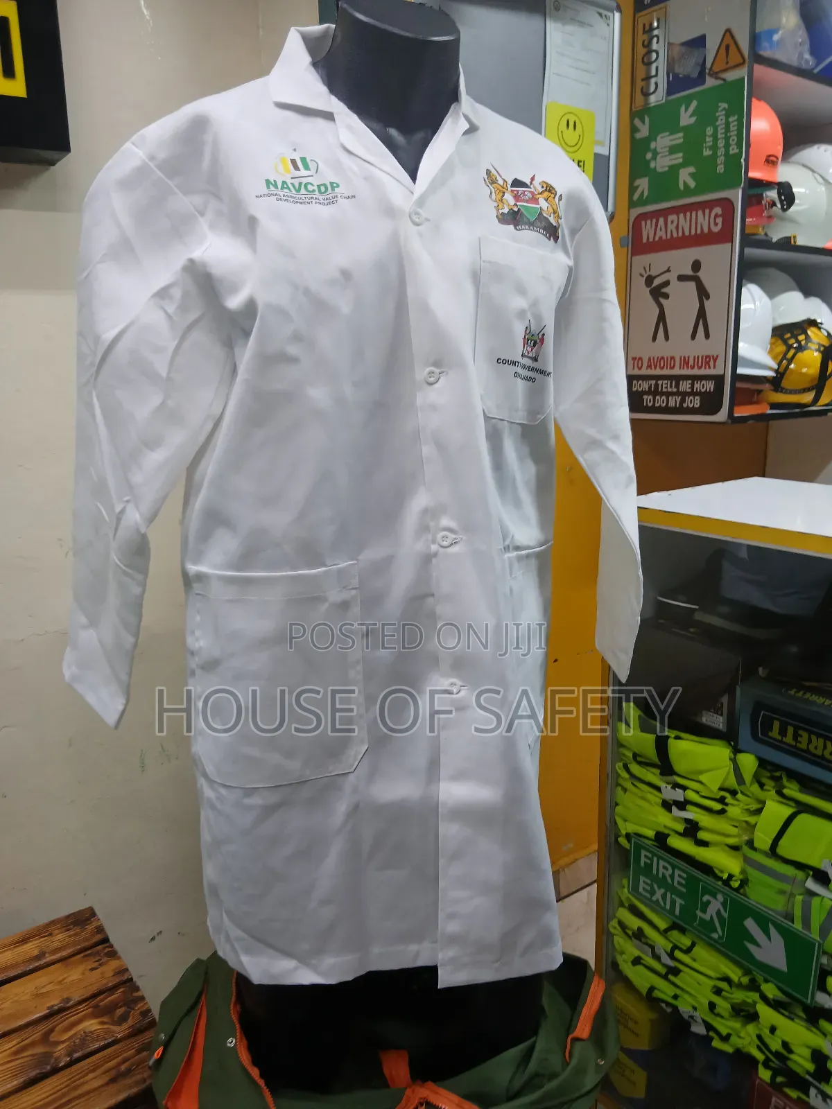 Pockets 3 Nurses Coats in White Branded