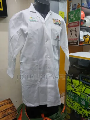 Pockets 3 Nurses Coats in White Branded