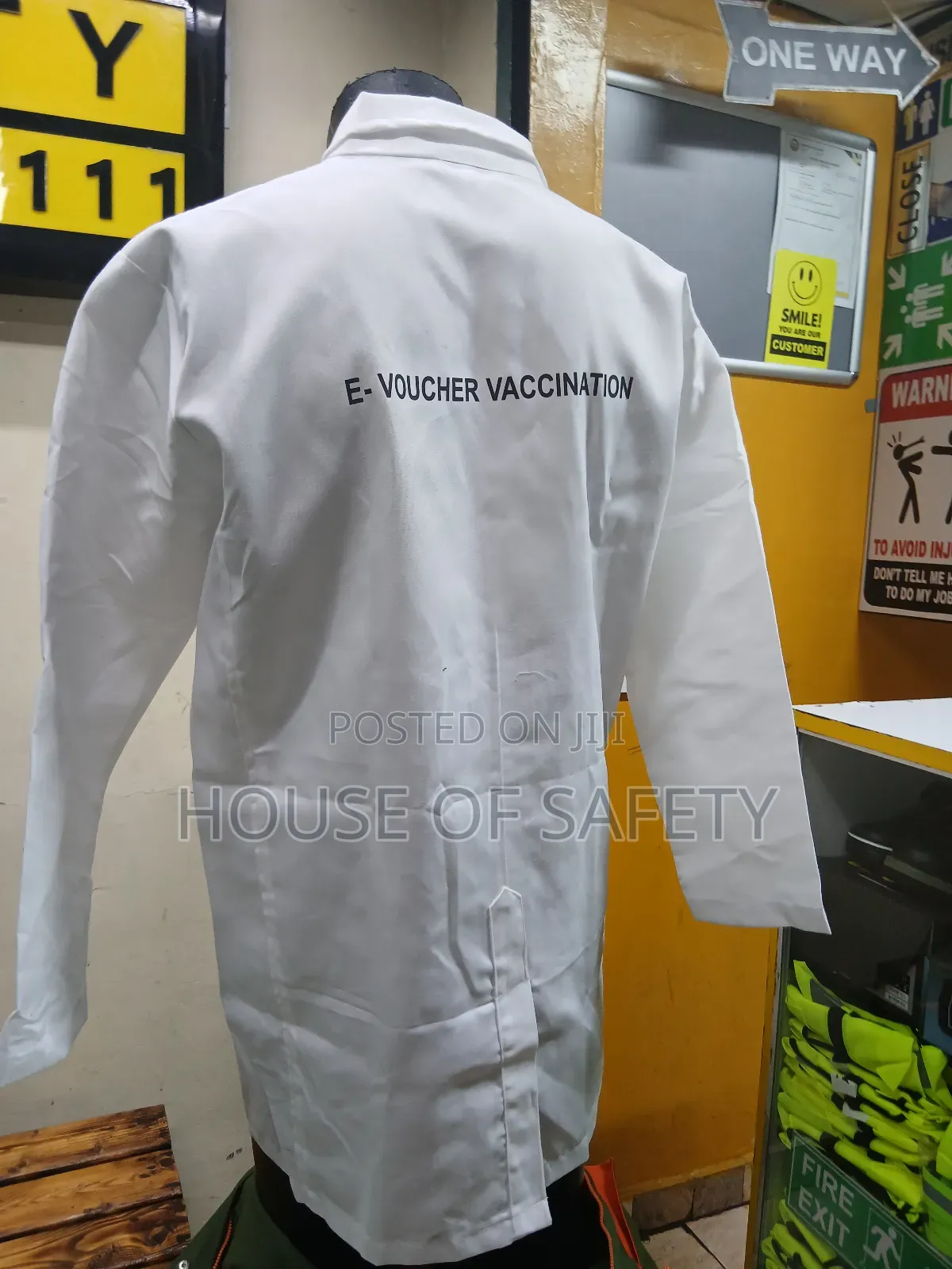 Pockets 3 Nurses Coats in White Branded