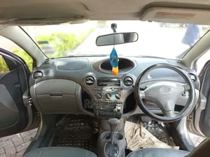 Toyota Vitz 2002 Gray