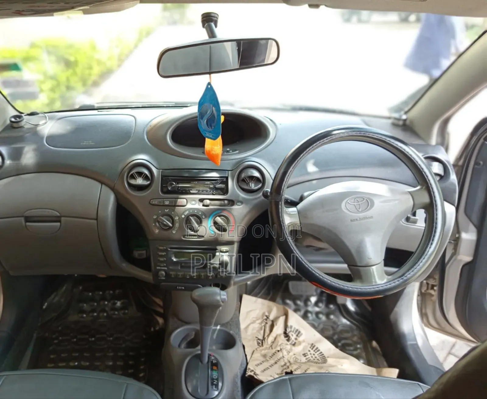 Toyota Vitz 2002 Gray