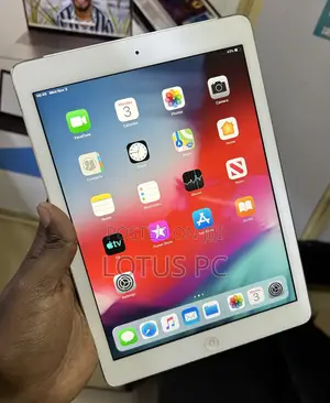 Apple iPad Air 128 GB Silver