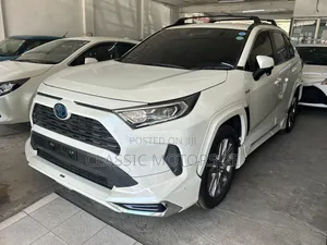 Toyota RAV4 XLE Premium AWD 2019 White