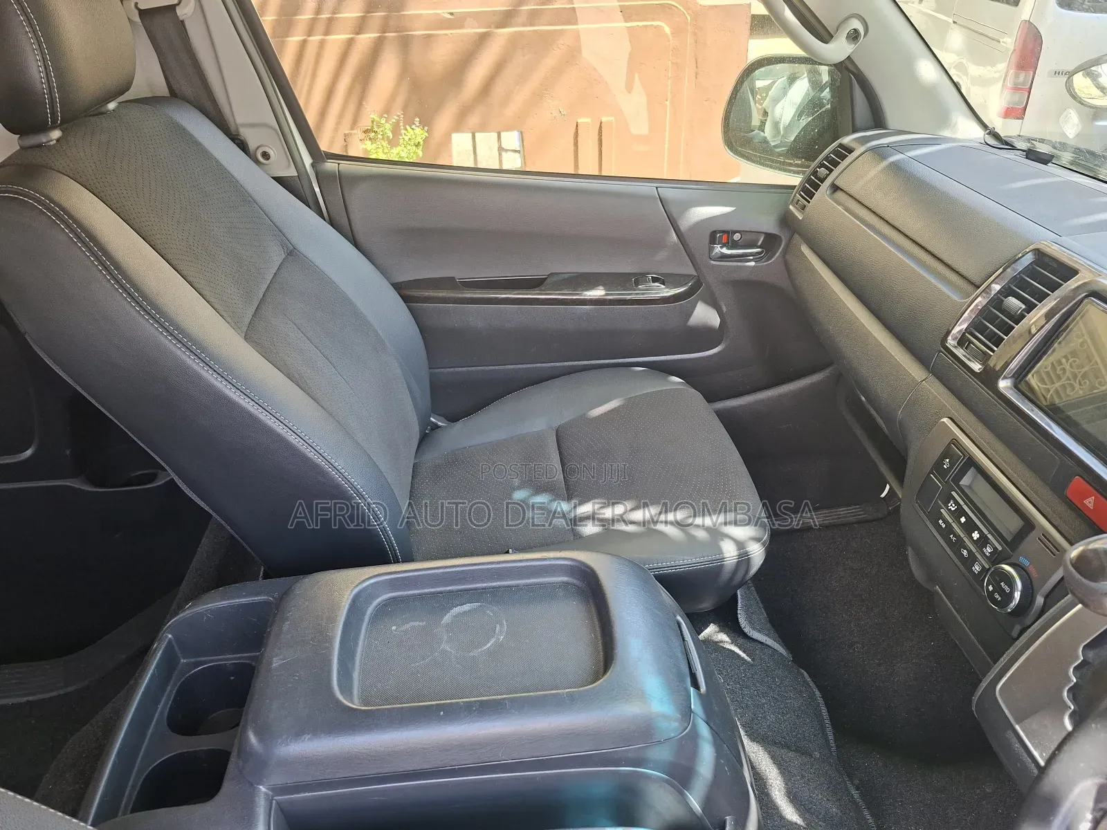 Toyota HiAce 2018 Black
