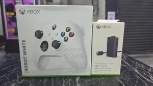 Xbox Series S/X White/Black Controller With Charging Kit