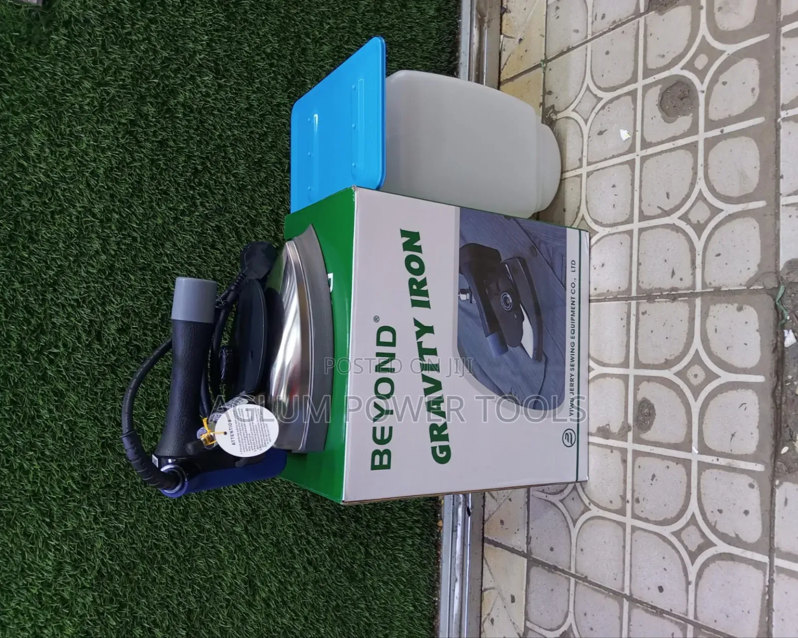 Gravity Steam Iron Box