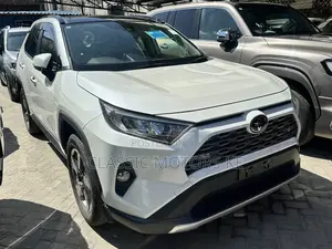 Toyota RAV4 LE AWD 2019 White