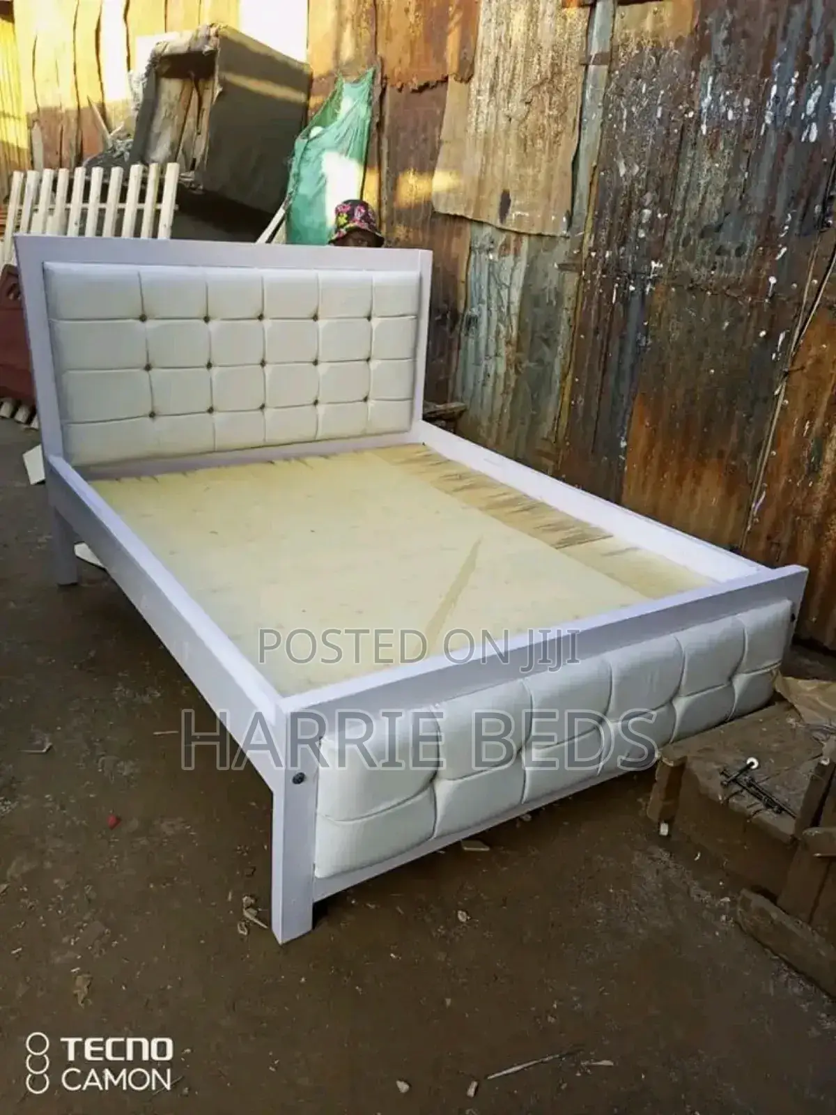 Modern White Box Mocketbed