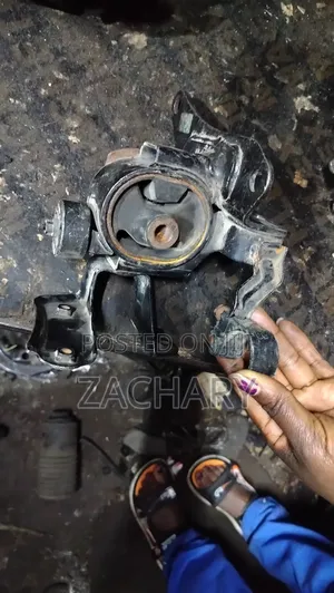 Toyota Rav4 Rear Engine Mount Ex Japan