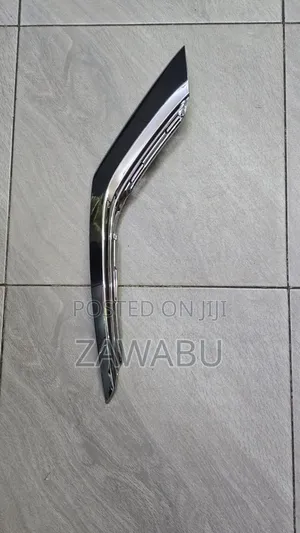 Front Bumper Chrome Low Mitsubishi Outlander 2016 - (Foglight)