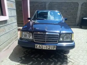 Mercedes-Benz E220 1997 Blue