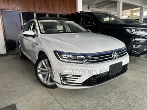 Volkswagen Passat 2019 White