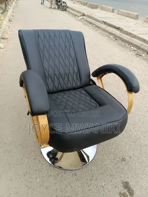 Black Salon Recliner Seat or Styling Seat