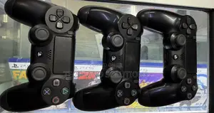 Excellent Condition Original Ps 4 Pads