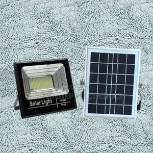 Solar Powered 100w Flood Light Ip67 Waterproof for Yard and Patios