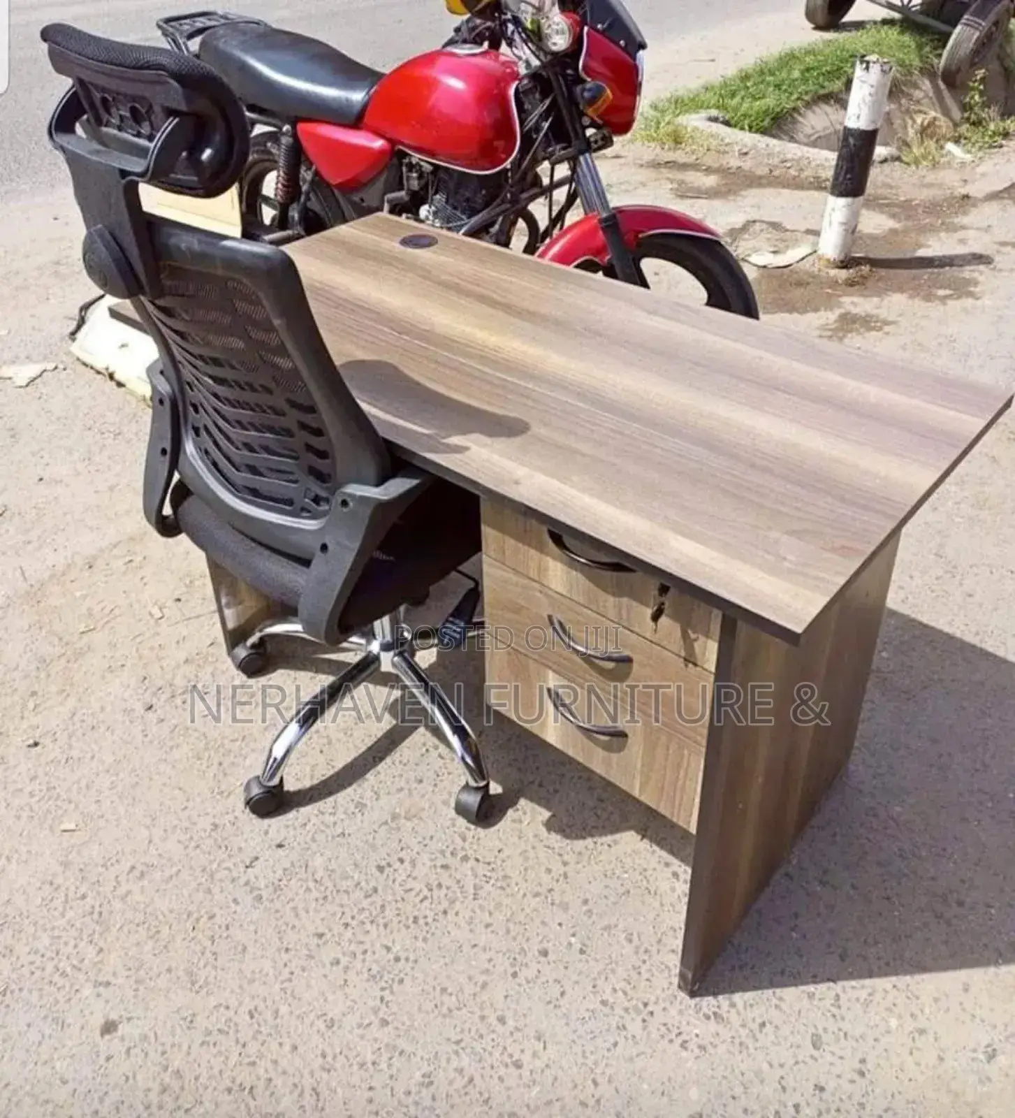 Perfect Office Desk - Comfort Meets Functionality