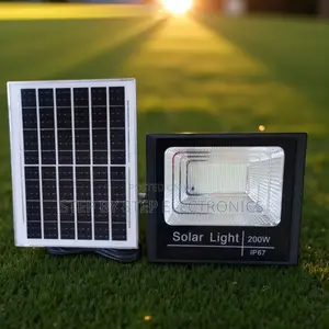200w Watts Ip67 Rated Solar Powered Flood Light for Garages and Patios
