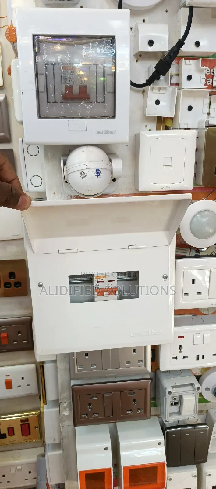 Carl and Gilbert Consumer Unit 6way