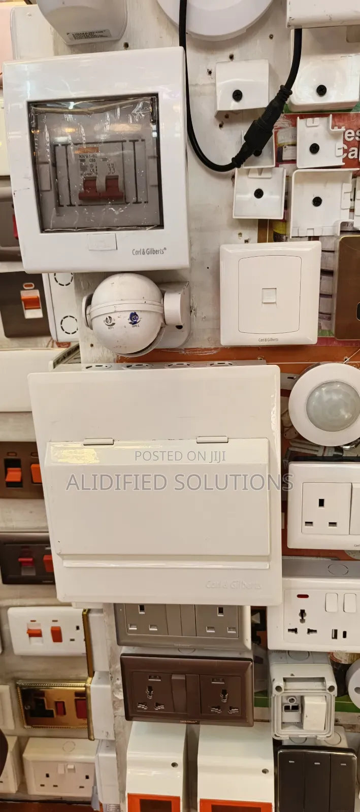Carl and Gilbert Consumer Unit 6way