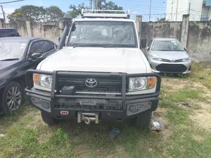 Toyota Land Cruiser 2018 White