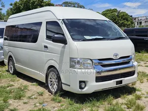 Toyota HiAce 2018 White