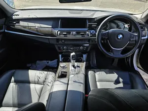 BMW 528i 2018 Pearl