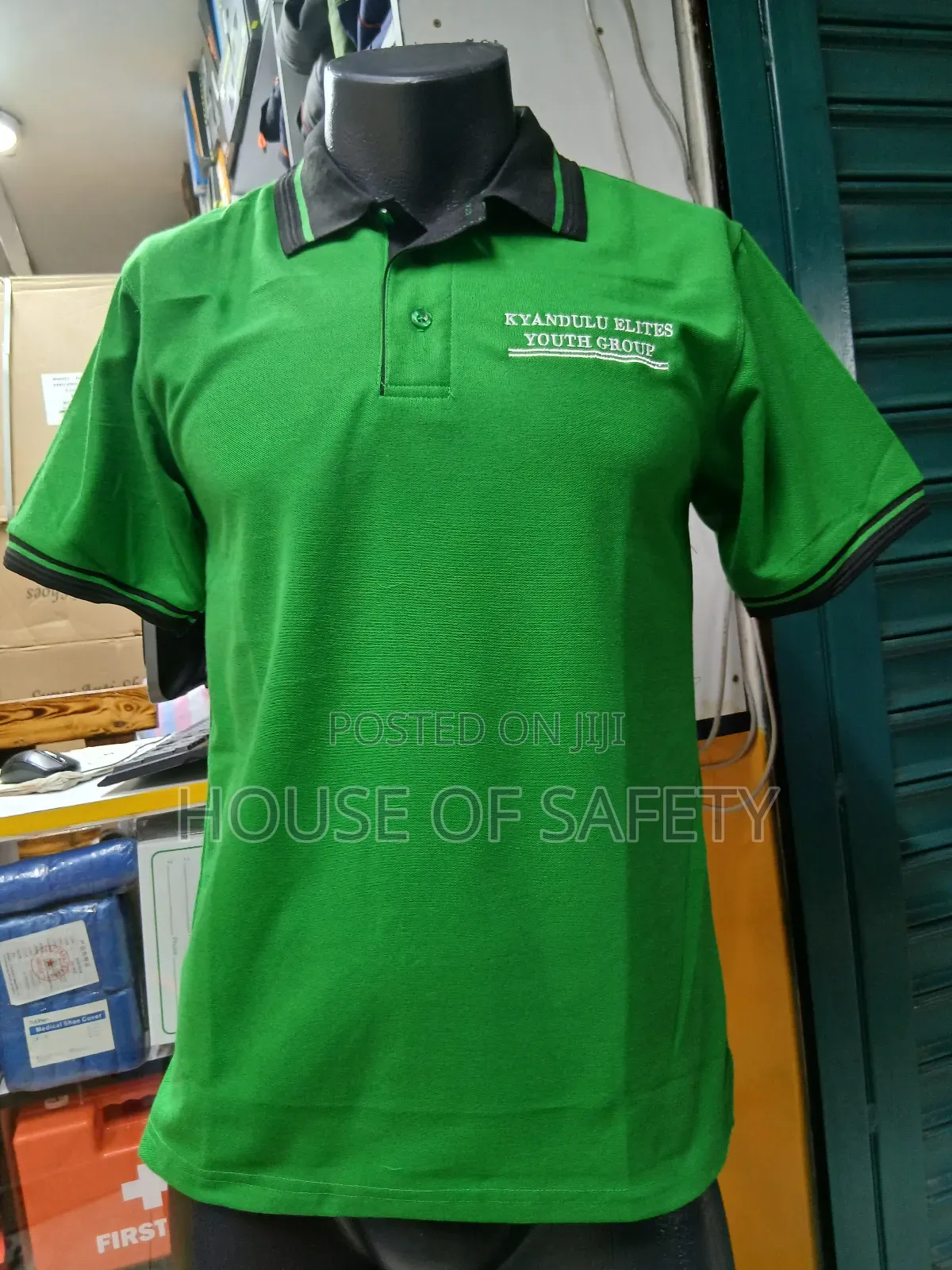 Extra Large Green Polo With White Collar