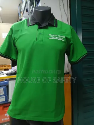 Extra Large Green Polo With White Collar