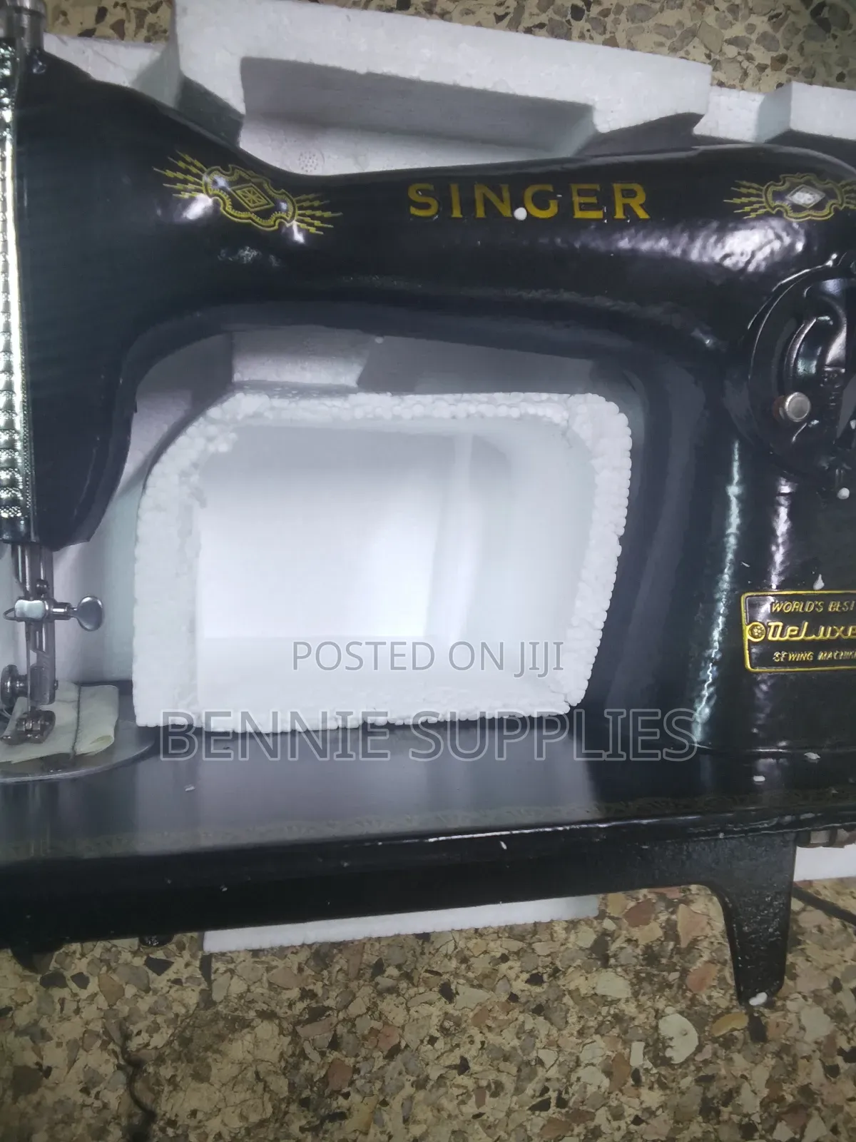 Singer Sewing Machine / Available Singer Sewing Machine