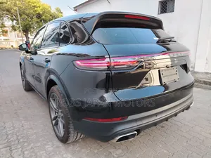 Porsche Cayenne Base AWD 2019 Matt Black