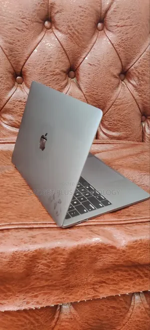 Laptop Apple MacBook Pro 2018 16GB Intel Core I7 SSD 1T