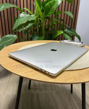 Laptop Apple MacBook Pro 2017 16GB Intel Core I7 SSD 512GB
