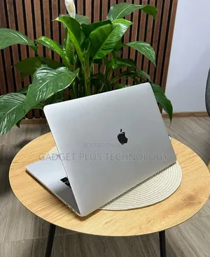 Laptop Apple MacBook Pro 2017 16GB Intel Core I7 SSD 512GB