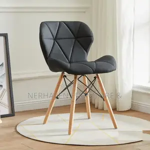 Padded Eames Chair With Wooden Legs
