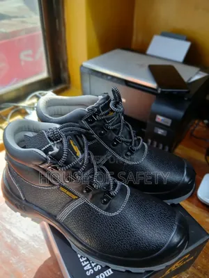 Lace Tiger Master Boots
