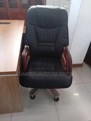 Upright Manager’S Office Chair