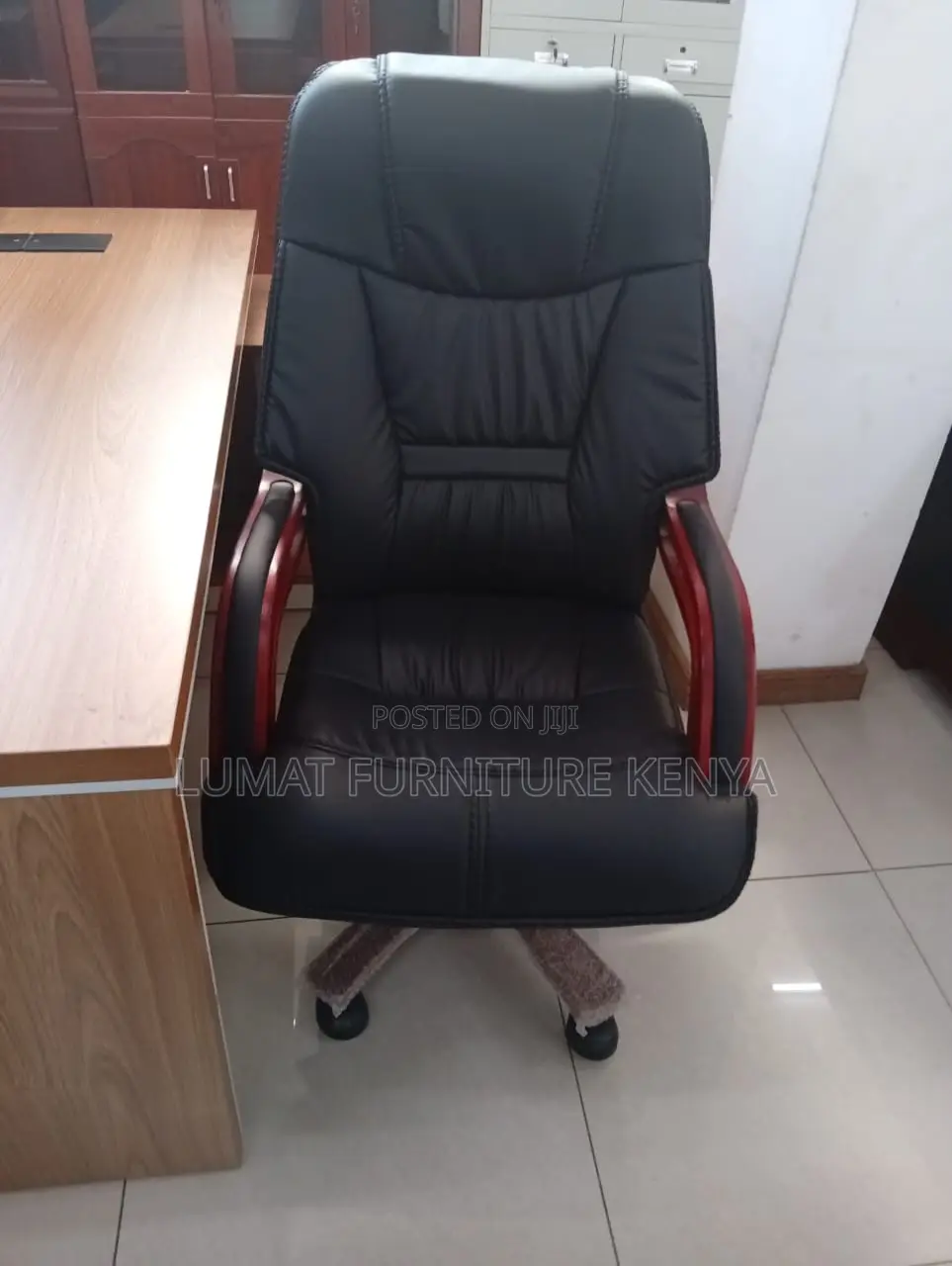 Upright Manager’S Office Chair
