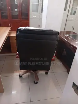 Upright Manager’S Office Chair