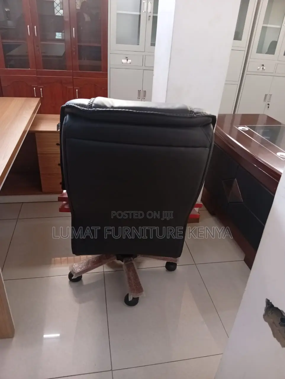 Upright Manager’S Office Chair