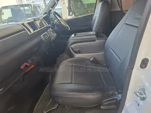 Toyota HiAce 2018 White