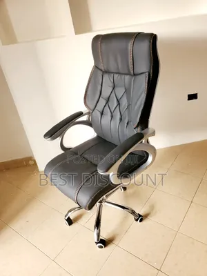 Modern Executive Office Chair With Chrome Bace and Wheels