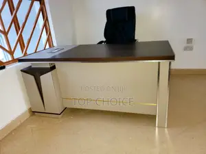 Luxury Manager's Desk With Side Cabinets
