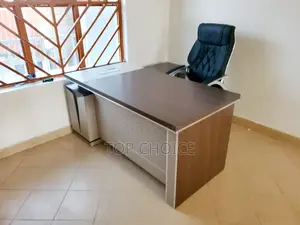 High- Quality Office Desk- Elegant and Professional