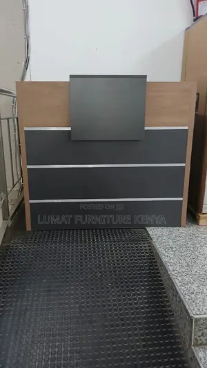 1.4m Reception Secretarial Working Area