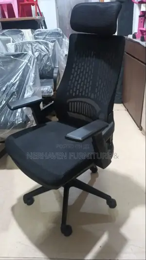Ergonomic Mesh Office Seat -- Height Adjustable