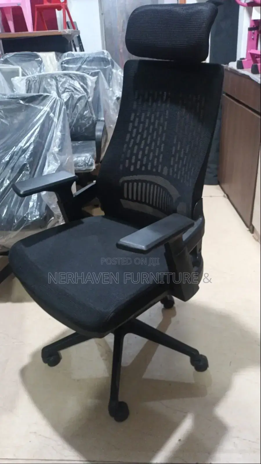Ergonomic Mesh Office Seat -- Height Adjustable